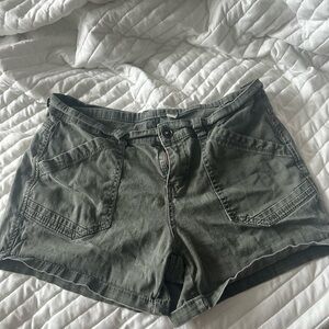 Supplies women’s shorts / 10